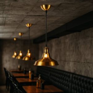 Suspension style r&eacute;tro industriel "MANACOR" avec d&ocirc;me en m&eacute;tal - Dor&eacute;