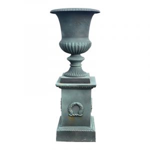 La Grande Prairie - Vase M&eacute;dicis fonte sur socle 45x45x110cm