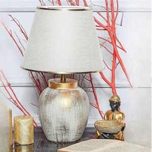 Lampe de salon moderne chic dor&eacute;e, abat-jour &eacute;cru KARS