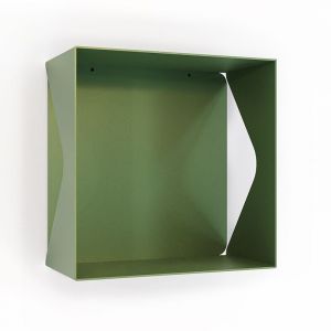 Etagère murale cube échancrée DECO-GEM, acier époxy vert, fond même coloris. L.30 x H.30 x P.15 cm