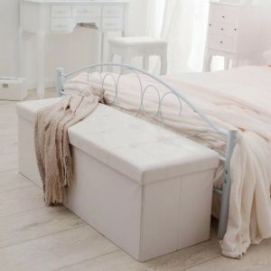 Le Poisson Qui Jardine - Banc coffre de rangement pliable : &eacute;l&eacute;gance et fonctionnalit&eacute; aspect cuir blanc, dimensions 110x38x38cm.