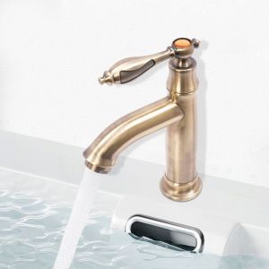 Robinet de lavabo r&eacute;tro, robinet antique, laiton, robinet de salle de bain et de cuisine.