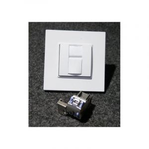 Prise r&eacute;seau RJ45 cat 6 stp blind&eacute;e blanche complet avec support et plaque S-one Altira schneider