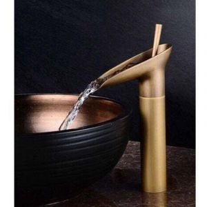 Robinet mitigeur d'&eacute;vier de cuisine, robinets de lavabo cascade robinet de salle de bain de bain m&eacute;langeur de style verre &agrave; vin