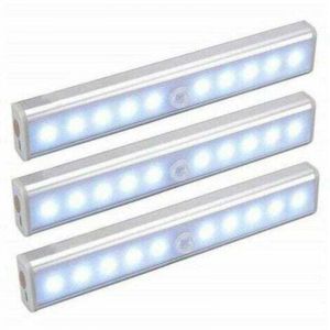 Ensemble de trois lampes LED, sans fil, rechargeable par USB, magn&eacute;tique, avec d&eacute;tecteur de pr&eacute;sence, portable. Peut servir de lampe de penderie, de