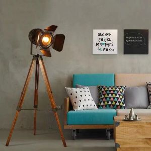 Barcelona Led - Lampadaire vintage avec trépied 'cinema' 139cm - Noir