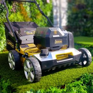 Brosseuse aspirante sans fil grande surface pro (batterie int&eacute;gr&eacute;e et chargeur )MP