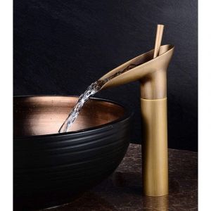 Robinet mitigeur d'&eacute;vier de cuisine, robinets de lavabo cascade robinet de salle de bain de bain m&eacute;langeur de style verre &agrave; vin
