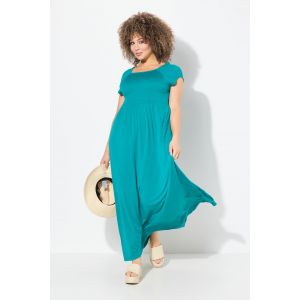 Robe smock&eacute;e, coupe &eacute;vas&eacute;e. Encolure carr&eacute;e, manches courtes