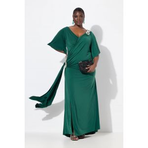 Robe maxi drap&eacute;e, manches en cloche et bijou fantaisie sur l'&eacute;paule