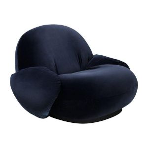 GUBI fauteuil avec accoudoirs et la base pivotante PACHA LOUNGE CHAIR (Cat. B Velvet 2 4958 - tissu et bois finition Soft Black Semi Matt)