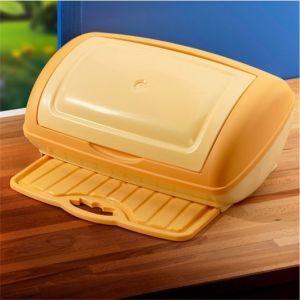 Bo&icirc;te &agrave; pain jaune avec planche