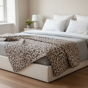 Boutis l&eacute;opard beige - 135x180cm - A.U Maison - Mondial Tissus