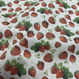 Tissu bachette coton linenlook fraises en f&ecirc;te beige - Mondial Tissus