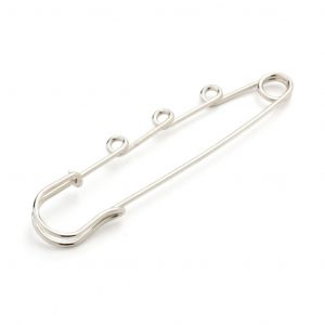 Epingle kilt argentée à volutes - Mondial Tissus