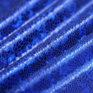 Tissu jersey polyester brillant effet peau de b&ecirc;te bleu - Mondial Tissus