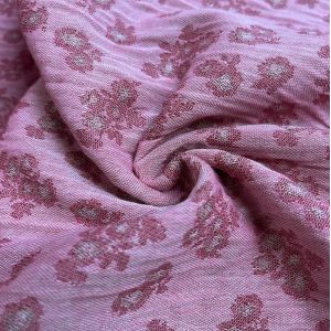Tissu jacquard polyester recyclé floral rose - Mondial Tissus