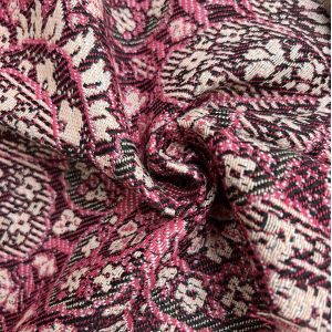 Tissu jacquard polyester recyclé fleurs baroques rose - Mondial Tissus