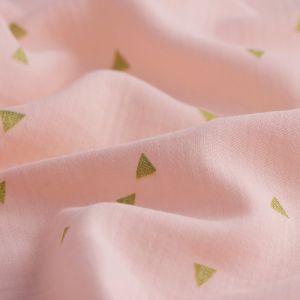 Tissu lange rose triangles dor&eacute;s - Mondial Tissus
