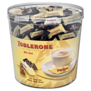 Bo&icirc;te de 900g de minis Toblerone 3 vari&eacute;t&eacute;s : chocolat au lait, noir ou blanc - sachets individuels de 6 g