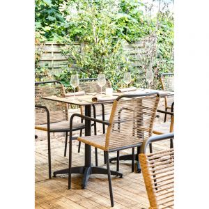 Fauteuil de restaurant empilable pour terrasse en rotin tress&eacute; Sarah Paille ou olive