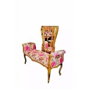 Une banquette avec miroir style Louis XV rose & dor&eacute; en bois d'h&ecirc;tre - Neuf