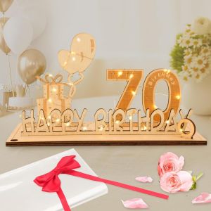 Carte Anniversaire 70 Ans, Décoration d`anniversaire Cadeau Homme Femme avec Chaîne Lumineuse LED & N?ud Papillon & Papier Cadeau, Panneau en Bois Cadeau Argent Décoration de Table Livre d'or - Neuf