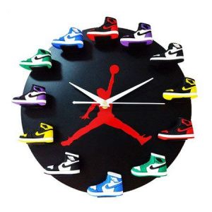 Horloge murale cr&eacute;ative en 3D repr&eacute;sentant des chaussures de basket-ball - D&eacute;coration de salon de 30 cm - Neuf