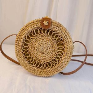 Sac rond en rotin, sac vintage en paille tressée pour femme, paniers de courses en osier faits main, sac à bandoulière pour femme avec bandoulière en cuir synthétique - Neuf