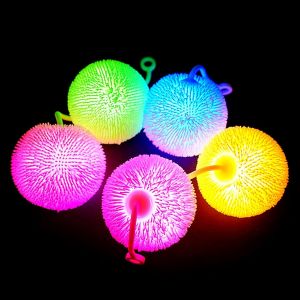KAL-5Pcs Balle Hérisson Clignotante,Balle Anti-Stress Lumineuse, Balles Sensorielles Souples Texturées,Caoutchouc Clignotant,Balle À Pointes Avec Lumière Led,Jouets Balle De Jeu - Neuf