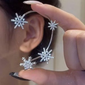 (Oreille Gauche - Flocon De Neige A) Boucles D'oreilles Flocon De Neige En Cristal Scintillant Sans Clips D'oreille Percés Boucle D'oreille Une Pièce Pour Femme Et Fille - Neuf
