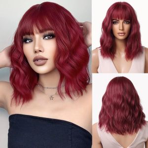Vague Courte Bob Perruques Rouge Avec Frange Longueur De L'&eacute;paule Bourgogne Perruque Boucl&eacute;s Ondul&eacute;s Synth&eacute;tique Cosplay Perruques Pour Femmes - Neuf