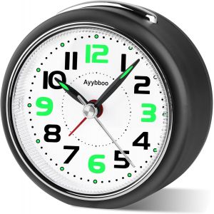 Réveil Matin à Piles Retro Reveil Silencieux sans Tic-Tac, Grand Original Analogique Quartz Alarme Réveil Vintage Lumineux Snooze Reveil Chevet - Neuf