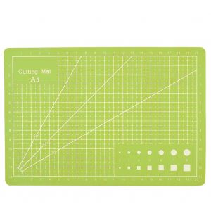 Tapis de decoupe auto-cicatrisant en PVC A5 avec lignes quadrillees (vert gazon) - Neuf