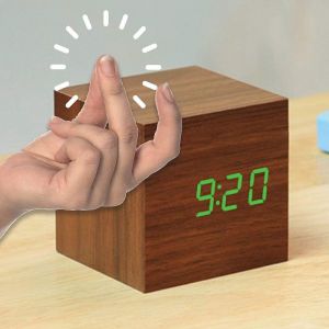 Gingko GK08G8 Click Clock R&eacute;veil Cube Effet Noyer LED Vert - Neuf