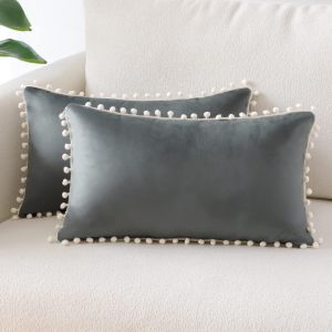 (30x50 cm, Gris fonc&eacute;) Lot de 2 housses de coussin d&eacute;coratives en velours doux avec pompons pour canap&eacute;, lit, chaise, chambre &agrave; coucher, salon - Neuf