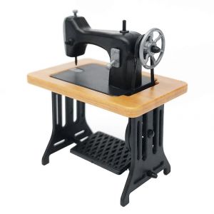 1/24 Maison de poup&eacute;e miniature Meubles Machine &agrave; coudre Enfants D&eacute;cor Accessoires Pour Poup&eacute;es Maison Jouets Crier - Neuf