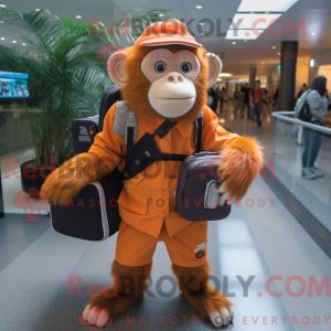 Mascotte Redbrokoly De Singe Capucin Orange Personnage Habill&eacute; Avec Un Pantalon De Costume Et Des Sacs &Agrave; Dos - Neuf