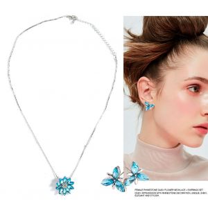 Parure De Bijoux Fantaisie Avec Collier Et Boucles D'oreilles En Forme De Marguerite Pour Femme, Avec Strass (Bleu) - Neuf