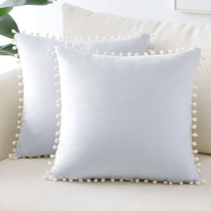 CAUC-Lot de 2 Housses de Coussin D&eacute;coratives en Velours Doux Pompons Taies d'oreiller D&eacute;coration D'int&eacute;rieur Housse Coussins pour Canap&eacute; Lit Chaise Chambre Salon (45x45 cm, Blanc) - Neuf