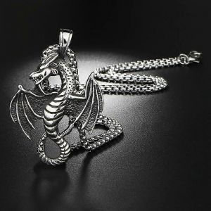 Titane Acier Rétro Une Chanson De Glace Et De Feu Pendentif Personnalité Punk Hip Hop Collier Tendance Hommes Transfrontalier Feu Pulvérisation Dragon Ornement Nouveau - Neuf