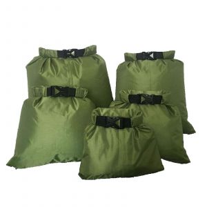 Lot de 5 sacs etanches avec sangles, ideaux pour la plage, le camping, le kayak et le rangement dans un sac a dos. - Neuf