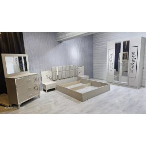 Ensemble de chambre à coucher moderne en blanc cassé avec des motifs florales - Neuf