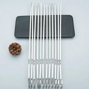 Lot de 10 brochettes r&eacute;utilisables en acier inoxydable pour barbecue, 30 cm x 4,5 mm x 1,25 mm, avec crochets, pour four et grill - Neuf