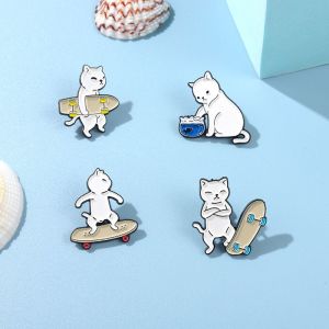Kawaii Broches Pack, Esthétique Sac À Dos De Broches, Mignon Pins Émail, Sac À Dos Animaux Broches, Mignon Pins, Petit Chat Blanc Forme De Planche À Roulettes Fraîche Et Belle Insigne - Neuf