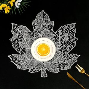 ERYI-Lot De 4 Sets De Table En Pvc Imperméable Et Résistant À L'Huile - Pour Table De Maison, Fête, Mariage Motif Feuille D`Érable Argenté - Neuf