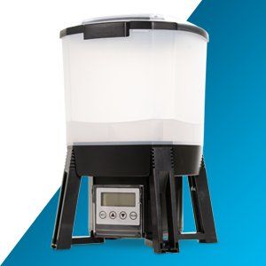 Aquaforte Fishfeeder 6 litres Solar, 1-6 NourrissagesJour, Taille des Granul&eacute;s 3-10 mm, Zone D'&Eacute;jection &plusmn; 1, 2 Ou 3 m, Angle de Distribution : 120&deg; Horizontal, Panneau Solaire Inclus - Neuf