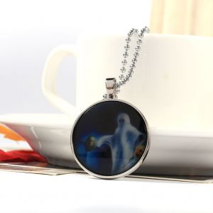 Collier Unisexe Lumineux Avec Pendentif Fantome Cabochon Halloween Qui Brille Dans Le Noir - Neuf