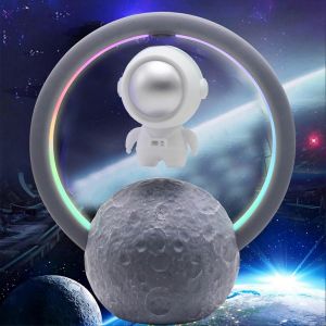 Haut-parleur Bluetooth RGB Light Touch Adjustment 360 degrés Surround Magnetic Levitation Astronaut Speaker 598B Argent - Neuf