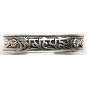 Kal-Buddhafiguren Bracelet Bouddhiste Avec Om Mani Shrivastra - 15 Mm De Large - M&eacute;tal Blanc - Neuf